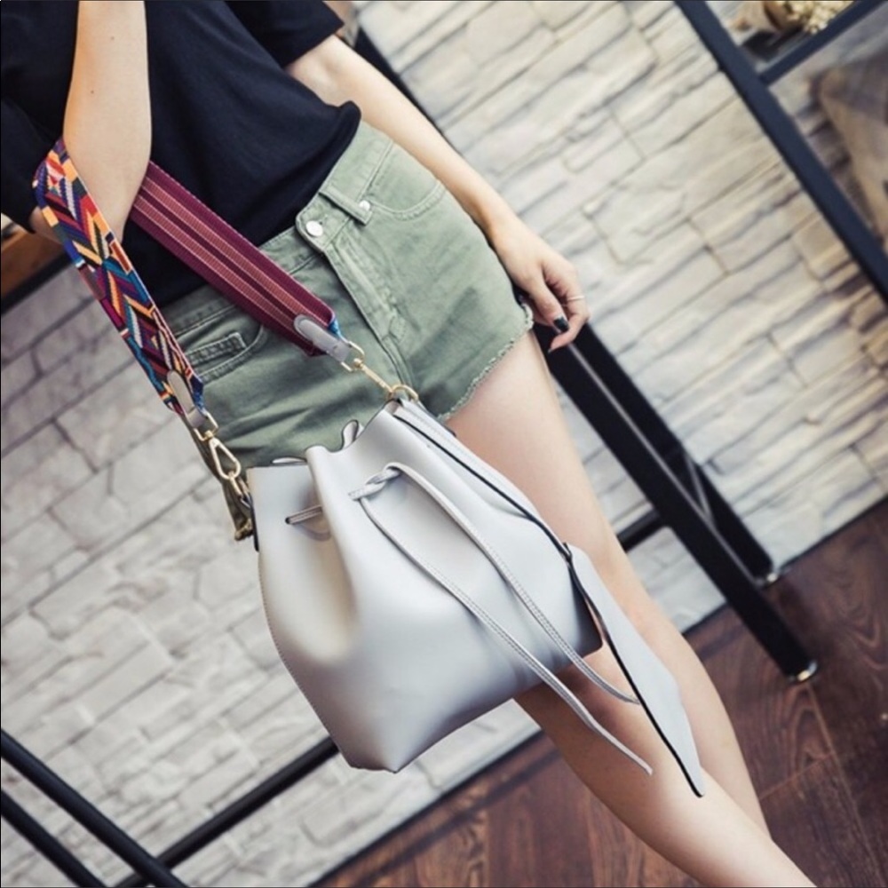 🆕🌸JUST ARRIVED!🌸DRAWSTRING GREY BUCKET BAG🌸 - Picture 5 of 8